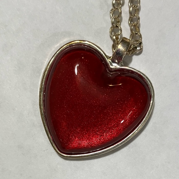 Elegant Red Heart Glass Pendant Necklace - Picture 3 of 4